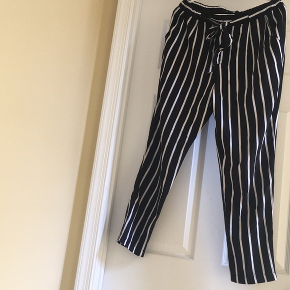Black and white stripped pants - Picture 2 of 3